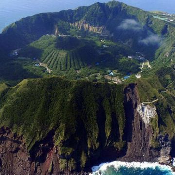 AOGASHIMA OSTRVO: Selo u vulkanskom krateru