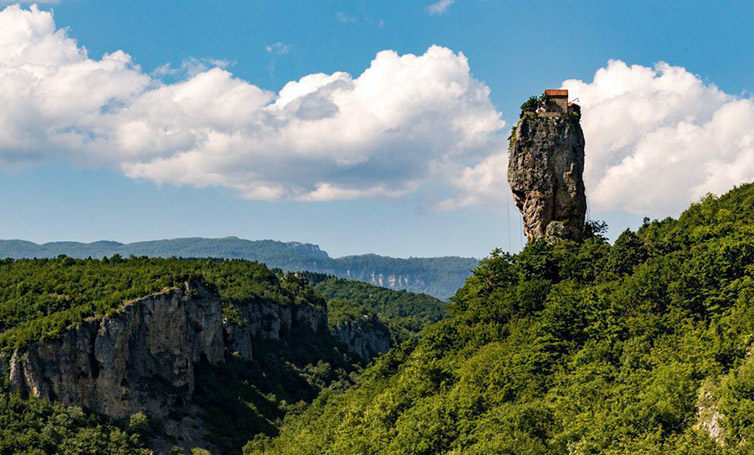 MANASTIR U OBLACIMA: Mjesto na kojem su živjeli redovnici koji nisu uzimali hranu od žena