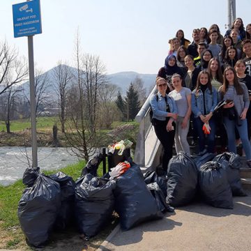 Učenici Gimnazije “Visoko” i Franjevačke klasične gimnazije u akciji čišćenja Visokog