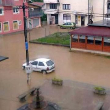 Izlile se rijeke, mještani spašavaju stoku, izdato narandžasto upozorenje