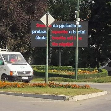 FOTO: Grad Visoko upozorava vozače da stanu na pješačkim prelazima kojih NEMA