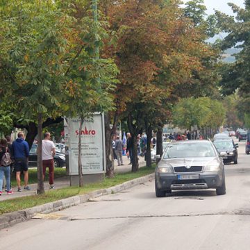 APEL RODITELJIMA I VOZAČIMA U VISOKOM: PRIPAZIMO NA NAŠE ŠKOLARCE