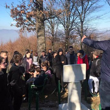 Gimnazijalci povodom Dana državnosti posjetili spomenike visočkih heroja