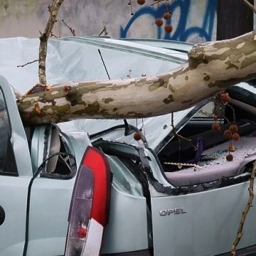 UTORAK U ZNAKU OLUJNIH UDARA VJETRA I KIŠE