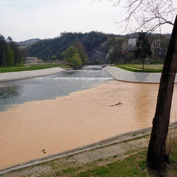 Gradonačelnik Ganić od nadležnih zatražio hitno postupanje zbog onečišćavanja rijeka Fojnica i Bosna