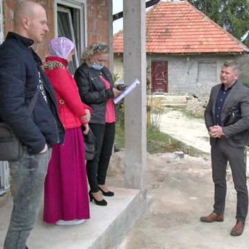 FOTO: Novi dom za samohranu majku troje djece u naselju Kološići kod Visokog