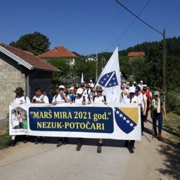 Više od 3.000 učesnika: Kolona Marša mira iz Nezuka krenula ka Potočarima