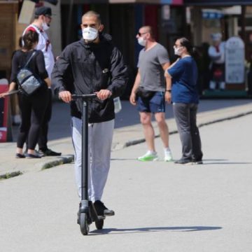 Na ulicama puno romobila, zakoni još nisu doneseni, koristi ih kako ko hoće