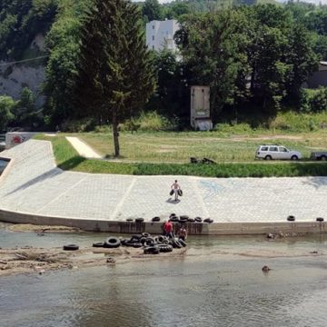 Visočki vatrogasci očistili od guma ušće rijeke Fojnice u Bosnu