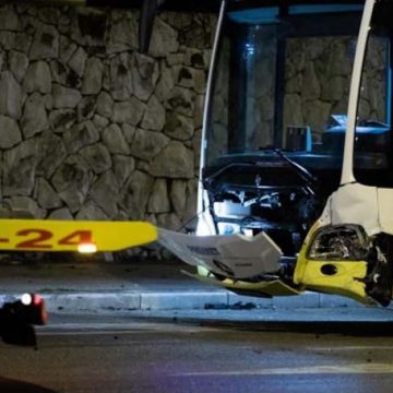 TROJE PREŽIVJELIH: VOZAČ AUTOBUSA POGINUO