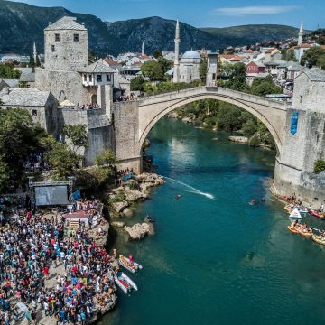 Najbolji svjetski skakači se u Mostaru danas bore za titulu na Red Bull Cliff Diving prvenstvu