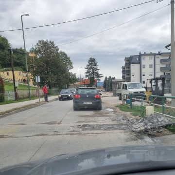 Danas započelo uklanjanje ležećih policajaca na saobraćajnici prema Bucima