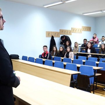 Ministar Kozlić poželio dobrodošlicu brucošima Univerziteta u Zenici