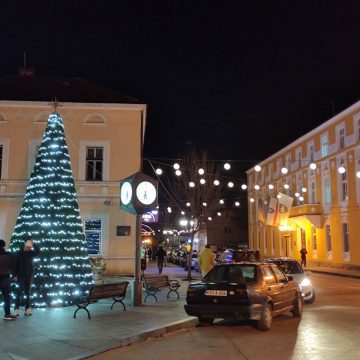 U toku je ukrašavanje visočkih ulica svjetlosnim dekoracijama