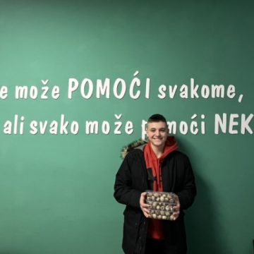 Mladi Visočanin Afan Habibović pomaže Udruženju Pomozi.ba