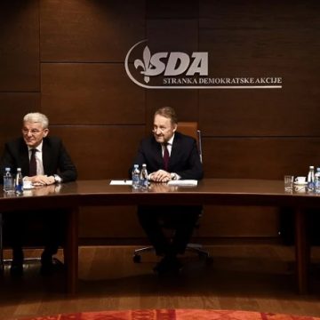 SDA: Schmidt nedopustivo pogazio Ustav FBiH, ignorisanje volje Bošnjaka je neprihvatljiv presedan