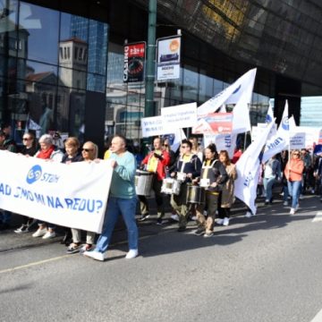 RADNICI SINDIKATA TRGOVINE NA PROTESTIMA: Ostavili smo zahtjeve, očekujemo da se počnu rješavati