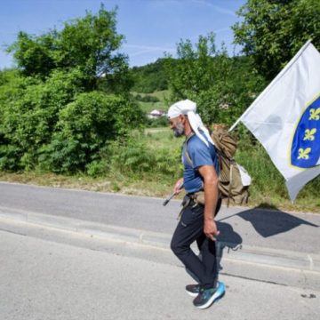 NISVET PJEŠAČI od Pariza do Srebrenice: Nama se genocid ponavlja upravo zato što djeca ne znaju šta se dešavalo