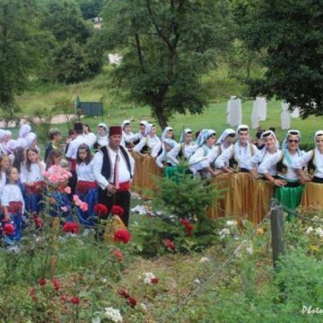 ČLANOVI KUD „LJILJAN“ nastupili u predivnom parku “Ravne 2”