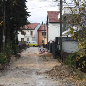 RADOVI na pripremi za asfaltiranje ulica na Hadžijinoj vodi