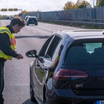 Evo zašto policajac prvo PIPNE AUTO kada vas zaustavi: Razlog će vas ŠOKIRATI, mnogi ne znaju