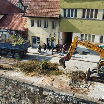 (VIDEO) Uklonjena stabla sa visočke Jalije u sklopu rekonstrukcije centra grada