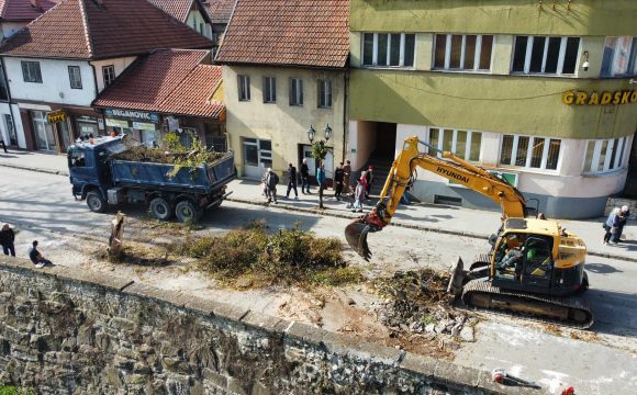 (VIDEO) Uklonjena stabla sa visočke Jalije u sklopu rekonstrukcije centra grada