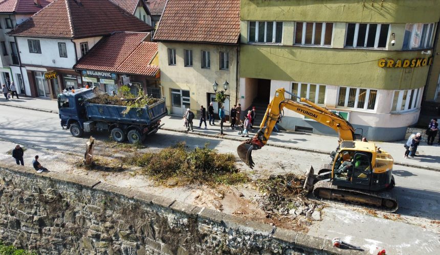 (VIDEO) Uklonjena stabla sa visočke Jalije u sklopu rekonstrukcije centra grada