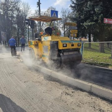 U toku asfaltiranje pješačkih staza u ulicama Bosne Srebrene i Kadije Uvejsa