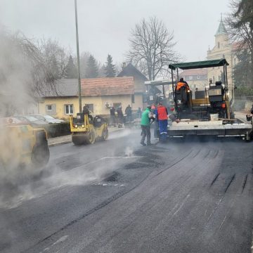 Završni radovi na asfaltiranju ulica Kadije Uvjesa i Bosne Srebrene